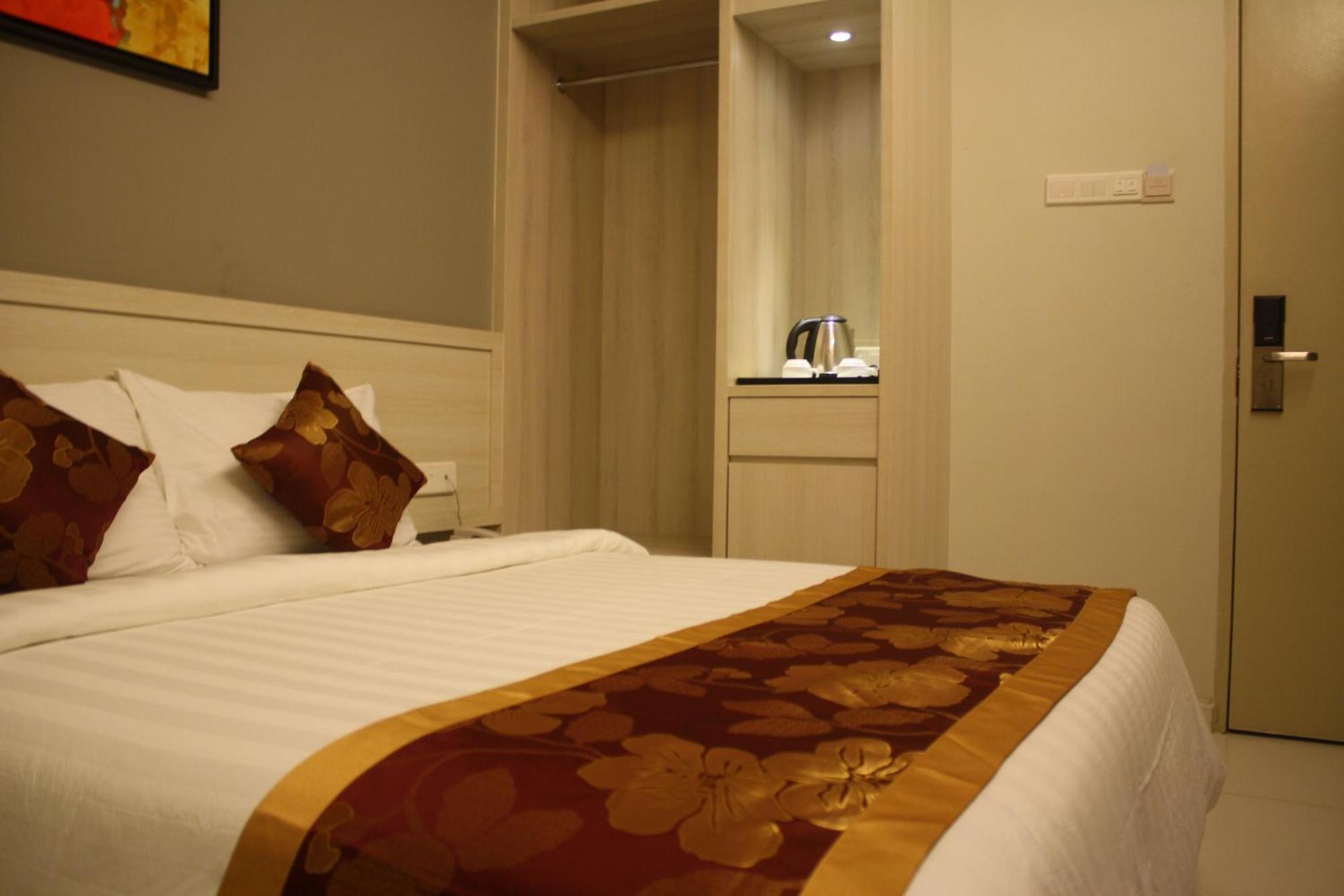 Aurora Hotel Malacca Exteriör bild