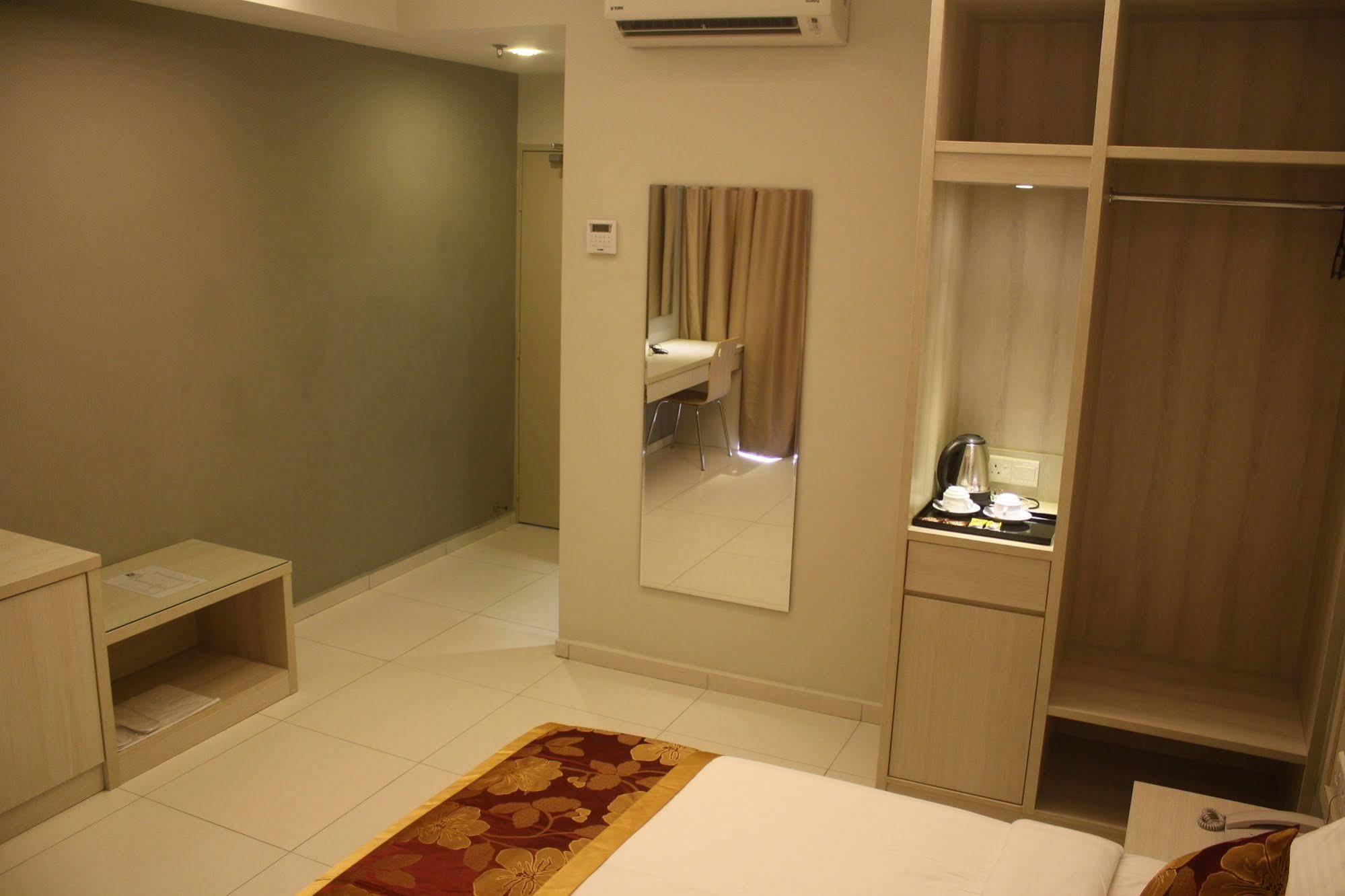 Aurora Hotel Malacca Exteriör bild