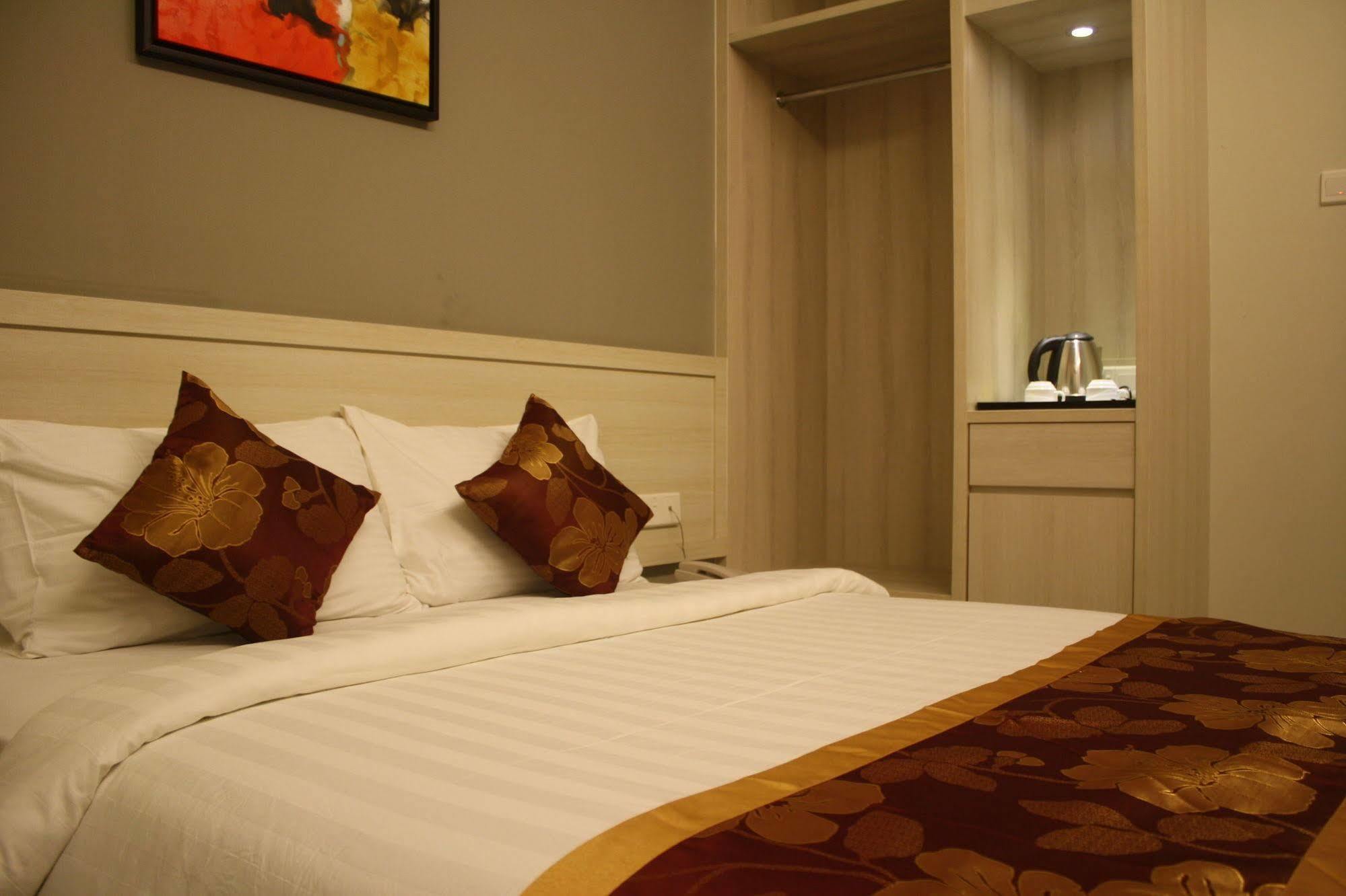 Aurora Hotel Malacca Exteriör bild