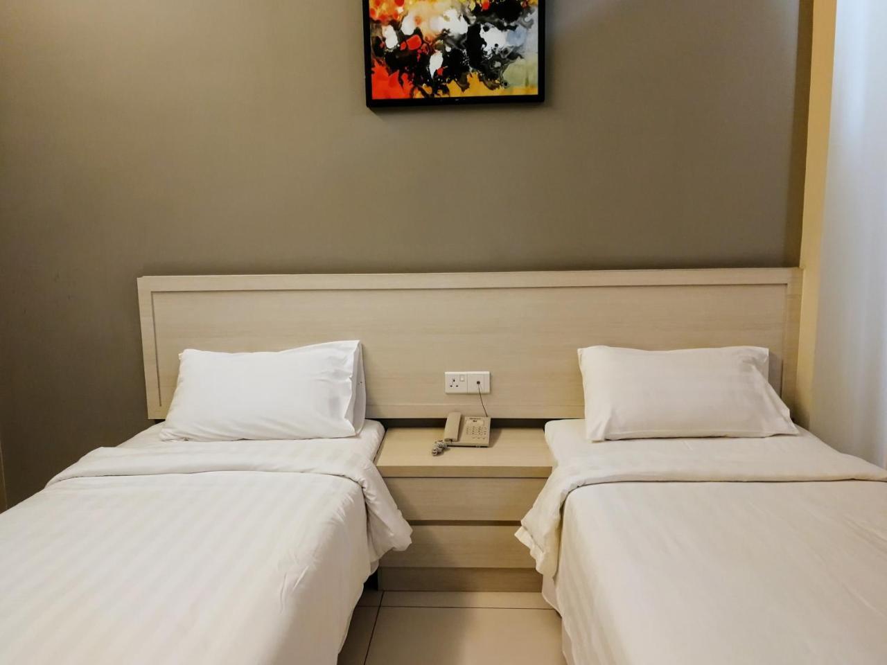 Aurora Hotel Malacca Exteriör bild